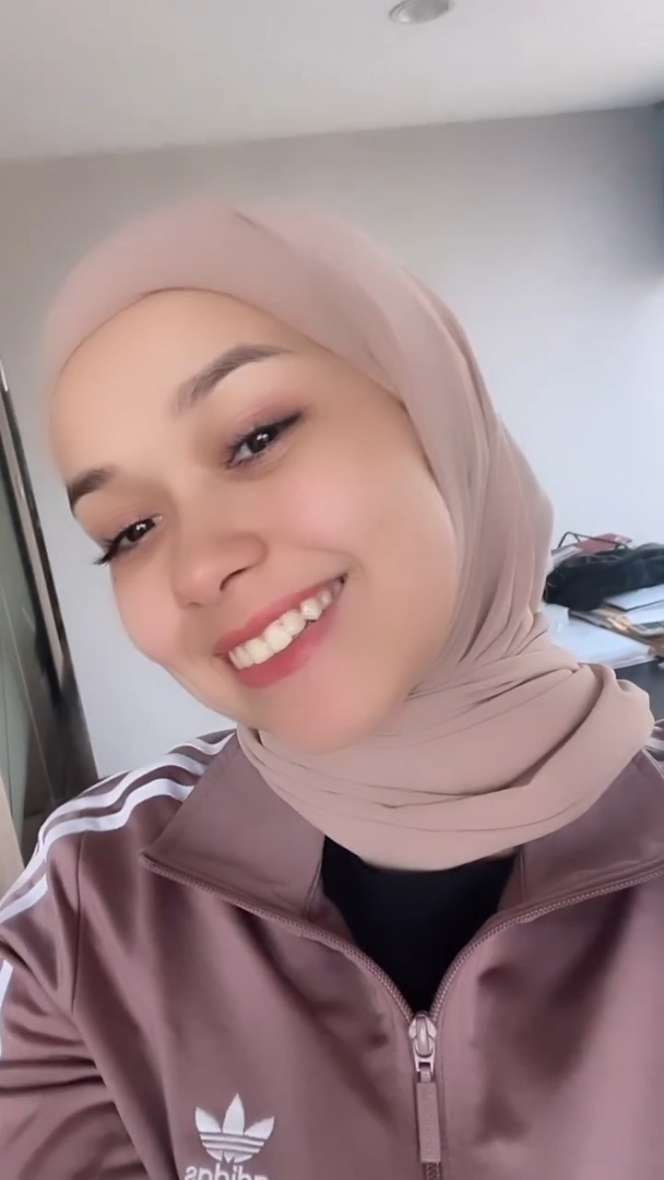 Potret Rebecca Klopper Saat Berhijab Cantiknya Bikin Pangling