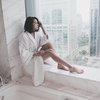 7 Potret Anya Geraldine Pakai Handuk Putih yang Begitu Sexy dan Menggoda Mata Netizen