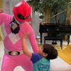 7 Potret Raffi Ahmad Jadi Power Rangers Pink, Kocak Banget!
