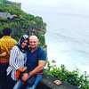 10 Potret Mesra Atha Sagran Mantan Istri Raul Lemos Bersama Suami, Nempel Terus Kayak ABG