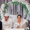6 Potret Pernikahan Angelica Simperler dengan Rico Hidros Daeng, Sakral dan Penuh Haru