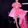 12 Potret Cantik Raisa Pakai Gaun Pink yang Menjadi Warna Favoritnya