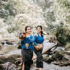 Jadi Sorotan, 5 Potret Duo Racun Kenakan Pakaian Adat Bali di Hut Kemerdekaan
