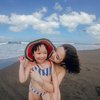 Ibu Anak Goals, 10 Potret Gisella Anastasia Liburan Bareng Gempi di Bali Ini Bikin Gemes!