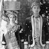 6 Potret Prewedding Nikita Willy dan Indra Priawan yang Berkonsep Hitam Putih, Elegan dan Berkelas