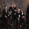 Tampil Kompak dengan Setelan Jas, Foto Keluarga Ruben Onsu Ini Keren Banget!