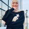 Intip Gaya Hijab Natalie Holscher Pasca Menjadi Mualaf, Simpel dengan Pashminah Pastel