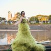 Momen Pemotretan Tissa Biani di Atas Sungai dengan Kostum yang Capai Harga 5 Milyar!