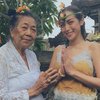 Mulai Raline Shah Sampai Jessica Iskandar, Ini Deretan Artis yang Ikuti Tradisi Melukat di Bali