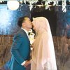 Digelar di Resort Mewah Tepi Laut, Ini 7 Potret Resepsi Pernikahan Taqy Malik dan Sherell Thalib