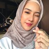 Biasa Tampil Terbuka, 10 Potret Anya Geraldine Pakai Hijab Ini Bikin Hati Adem!