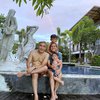 10 Momen Liburan Tya Ariestya ke Bali, Asik Banget Bareng Keluarga!