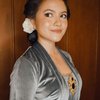 9 Potret Marsha Aruan Kenakan Baju Adat Jawa, Manis Banget!