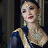 Bergaya Bollywood, Berikut 16 Potret Selebriti Berpose dengan Balutan Pakaian India