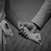 8 Potret Arya Saloka Genggam Tangan Amanda Manopo dalam Sinetron Ikatan Cinta, Awas Baper!
