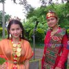 7 Potret Sandrinna Michelle dan Safira Ratu Sofya Pakai Baju Adat, Anggun Banget!