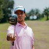 11 Potret Pesona Selebriti Main Golf, Gayanya bak Pemain Profesional lho!