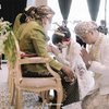 Pakai Adat Jawa, Ini 10 Potret Bahagia dari Pernikahan Karina Nadila dan Rangga Prihartanto