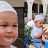 7 Potret Lucu Kiano Saat Pakai Peci, Sampai Ikut Temani Baim Wong ke Masjid