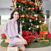 Tampil dengan Berbagai Outfit Kece, Ini 10 Potret Sandra Dewi Ketika Sambut Datangnya Natal