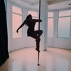 Goda Reza Rahadian, Ini 10 Potret Memukau Prilly Latuconsina Saat Pole Dance