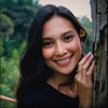Resmi Menikah dengan Arie Kriting, Berikut 10 Potret Indah Permatasari yang Cantik dan Manis Banget