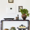 10 Ide Dekorasi Meja Konsol yang Menyatu dengan Ruang