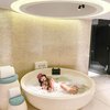 9 Potret Jessica Iskandar Asyik Bersantai di Bathup