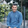 10 Potret Ali Syakieb saat Pakai Baju Koko, Makin Ganteng dan Berwibawa