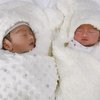 Sambut Kehadiran Anak Kembar, Ini 6 Potret Suami Siaga ala Guntur Triyoga untuk Istri