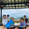 10 Potret Keseruan Wanda Hamidah Liburan di Bali, Asyik Yoga dan Main Bareng Anak di Pantai
