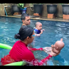 10 Momen Baby Athar Pertama Kali Menyelam Bareng Rezky Aditya, Bikin Citra Kirana Deg-Degan
