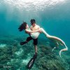 Sederet Gaya Romantis Pasangan Selebriti Indonesia Foto Dalam Air, Ada yang di Laut Lepas!