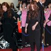 Tahan Rasa Malu, Deretan Idol Korea Ini Pernah Terjatuh di Red Carpet!