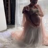 Ini Gaya Maternity Shoot Angelica Simperler dengan Tema Warna Pink yang Manis Banget