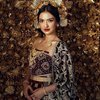 13 Potret Raline Shah Pakai Kebaya dan Kain Batik, Cantiknya Khas Banget!