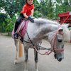 Deretan Potret Thalia Onsu Berkuda dengan Kuda Kecilnya yang Super Gemesin!