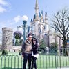10 Potret Syahrini dan Reino Barack Liburan di Disneyland, Mesra Banget Kayak ABG!