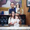 10 Momen Perayaan Anniversary Pernikahan Momo Geisha Ke-4, Sederhana Bareng Keluarga Kecilnya