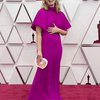 Terlalu Santai Hingga Terbuka, Ini 10 Artis dengan Dress Terjelek di Red Carpet Oscar 2021