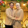 Mesra Banget, Berikut 10 Potret Pasha Ungu dan Sang Istri Pakai Baju Couple yang So Sweet Abis