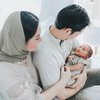 Potret Tengku Putri dan Andrew Andika Syukuran Akikah Anak Pertama, Hangat Bertema Serba Biru