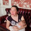 Potret Lucinta Luna Lagi Belajar Gendong Bayi, Netizen Sebut Aura Kebapakannya Terpancar