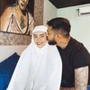 Menikah Beda Agama, 10 Selebriti Ini Setia Temani Pasangan Puasa Ramadan