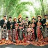 Ini 8 Gaya Pemotretan Keluarga Ruben Onsu Pakai Baju Adat Bali yang Keren Abis