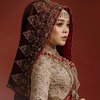 Pakai Adat Minang, Ini Potret Prewedding Rizky Billar dan Lesti Kejora yang Elegan Banget