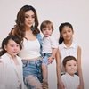 Momen Celine Evangelista Jalani Pemotretan dengan 4 Anak tanpa Stefan William