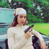 Intip Pesona Widi Vierratale Saat Latihan Menembak, Auranya Badass Banget!