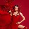 Gaya Pemotretan Terbaru Sophia Latjuba, Serba Merah Bertema Ratu Mawar
