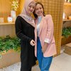 10 Kebersamaan Artis Indonesia dan Sang Manajer, Lengket Banget Bak Saudara Kandung!